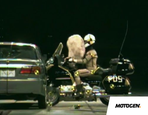 Jak działa airbag w motocyklu. Honda Gold Wing Motogen